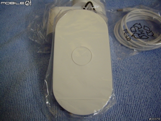 港版白色lumia 920 +充電板+行動電源簡單開箱