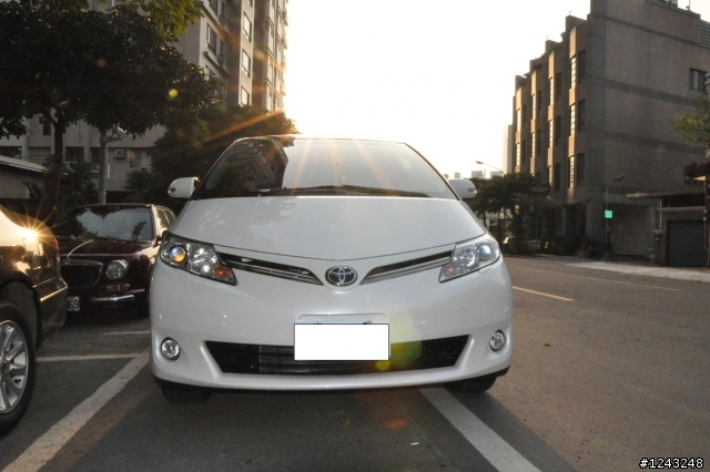 好久沒有previa的主題了 12/28交車開箱三張圖