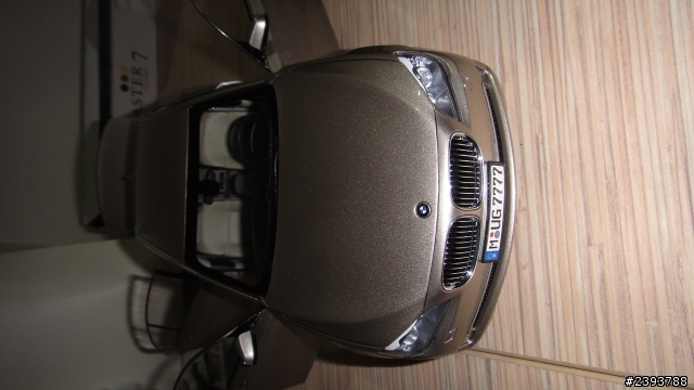 今年車展我家女人對我超好的.買了三台車給我.......其中一台BMW7系列唷...!!