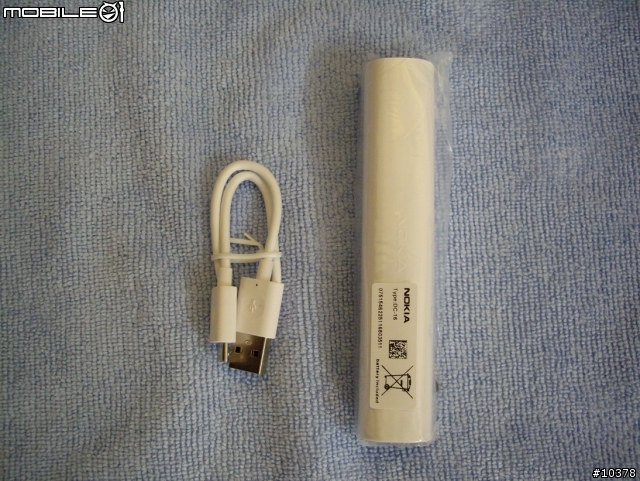 港版白色lumia 920 +充電板+行動電源簡單開箱