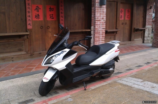 分享 nikita300 風鏡貼膜 貼carbon
