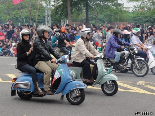 2012夢時代遊行裡的Vespa
