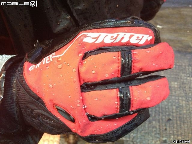 【開箱】ZIENER Primaloft+GTX 防水保暖手套