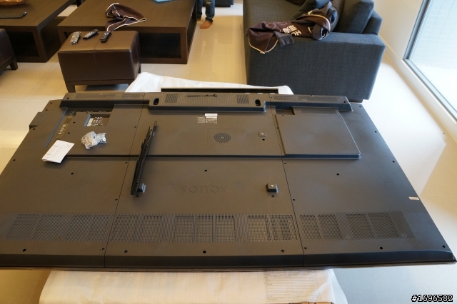 SHARP 90吋3D大電視簡易開箱~SHARP LC-90LE745U~