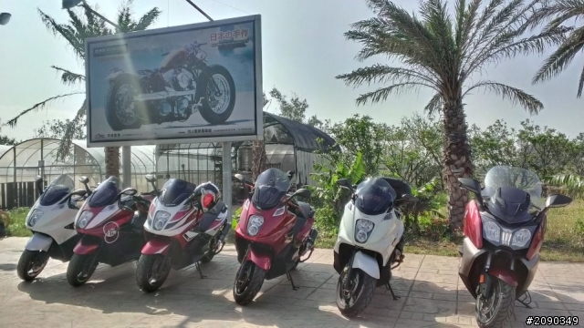 莫內 GP800+BMW650GT版聚  各位神人可以把看板修掉嗎?