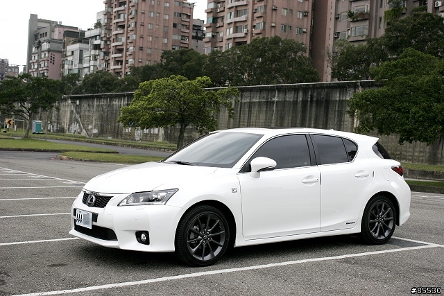 [開箱] Lexus CT200h 我的小開箱 (12/31 更新照片, 圖多)