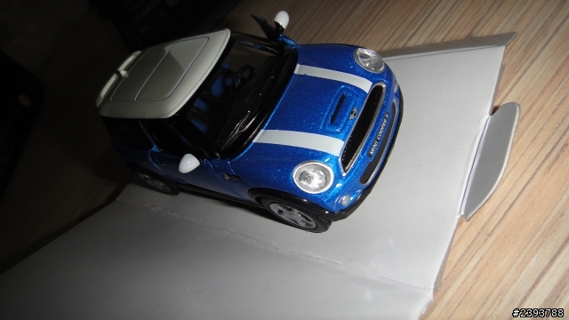 今年車展我家女人對我超好的.買了三台車給我.......其中一台BMW7系列唷...!!