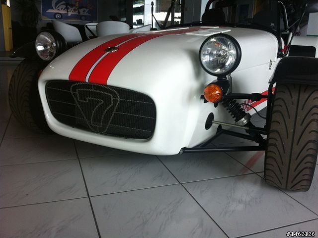 去彰化找朋友，說要帶我去看Caterham，原來這裡是總代理耶~