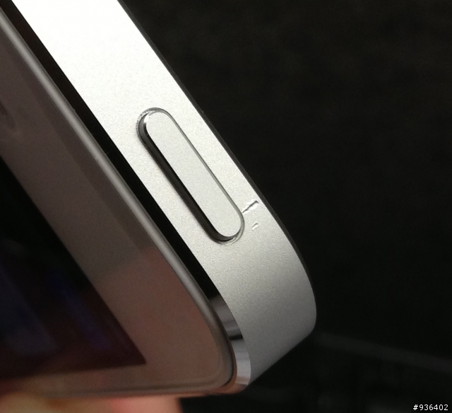 收到官網iphone5，立刻發現我看過的最大刮痕