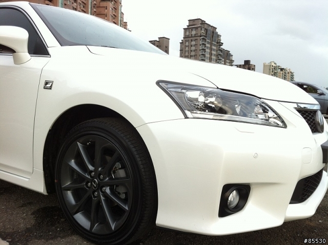 [開箱] Lexus CT200h 我的小開箱 (12/31 更新照片, 圖多)