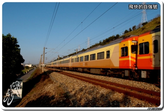 騎單車追火車_清水五福圳海線拍火車...
