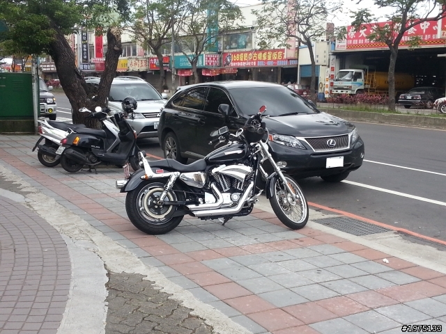 請問各位大大這是哪個型號,在桃園看到一個拔拔載個小朋友好可愛!!