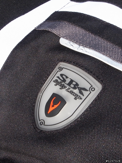 [開箱] SBK SJW12防摔衣 暨 好大"車頭燈"！