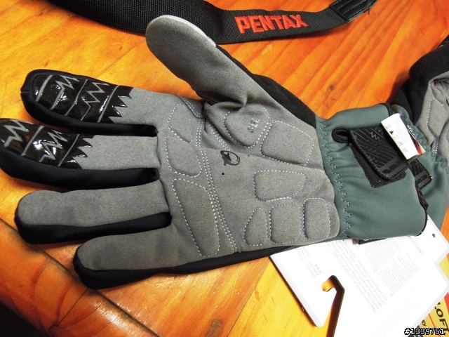 DIADORA 與X-TRAIL 2 登山卡鞋 與 PEARL IZUMI ELITE SOFTSHELL GLOVE冬季手套開開開箱拉。