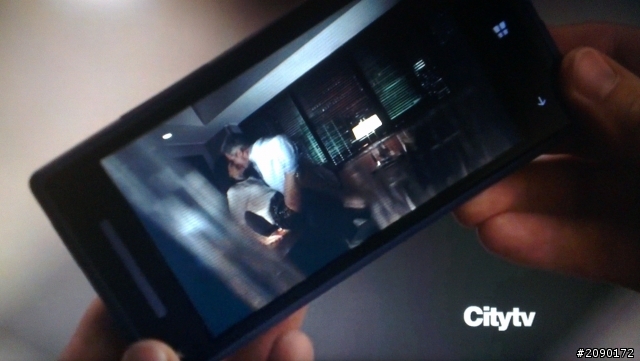 美劇中出現HTC 8x