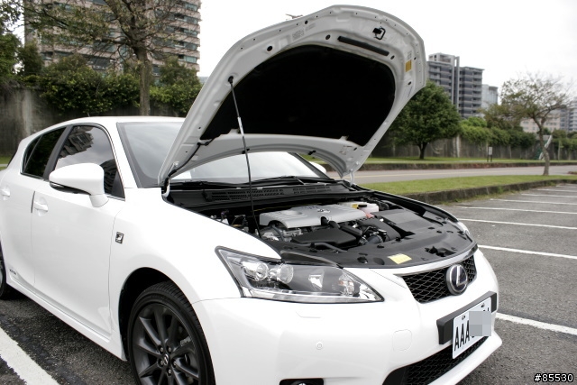 [開箱] Lexus CT200h 我的小開箱 (12/31 更新照片, 圖多)