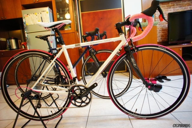女王的第一台鋼管公路車-K350 超粉開箱