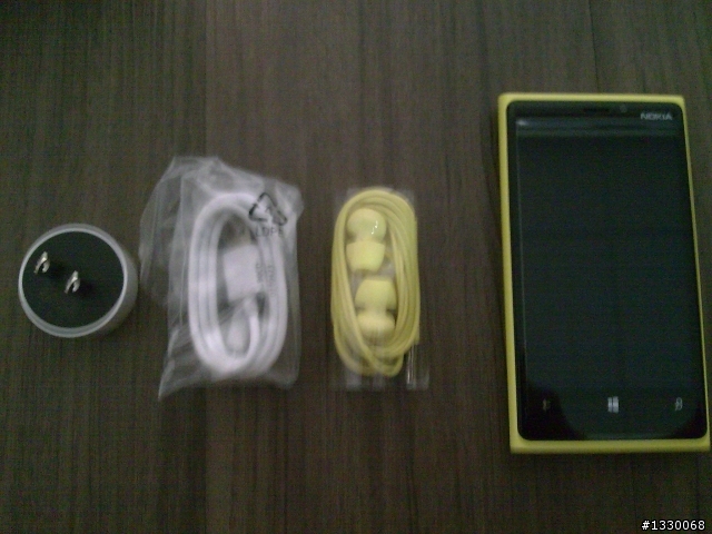 [開箱]Lumia920(黃)簡單開箱
