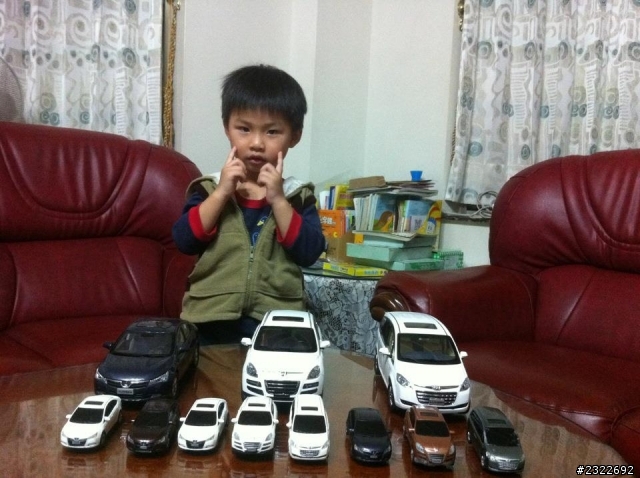 看到車友秀帥氣的警用模型車 我也讓死忠的小粉絲show一下