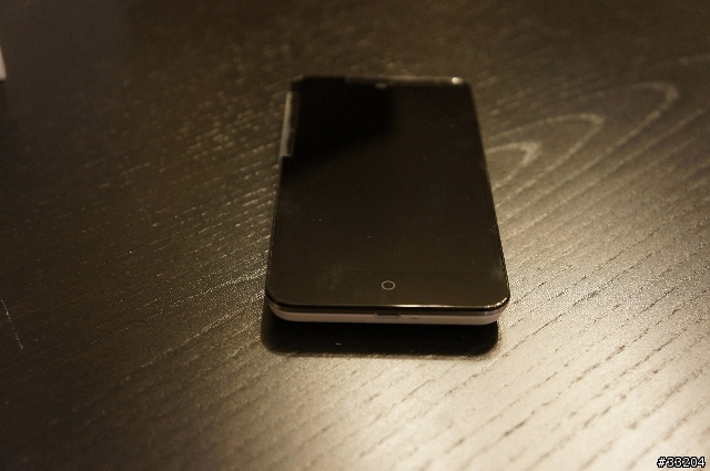 『開箱』 01首發！號稱全球最窄3.15mm邊框 魅族MEIZU MX2 與落漆的iPhone5 Black （更新了）
