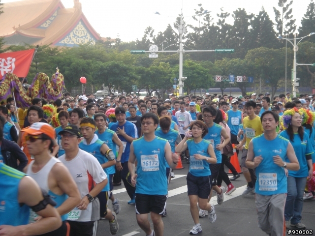 2012富邦馬拉松-仁愛路與中山南路口.07:14~07:30