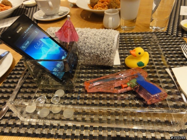 『水』你行的好夥伴：Xpera V  (與Xpera TX簡單比較)