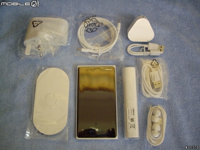 港版白色lumia 920 +充電板+行動電源簡單開箱