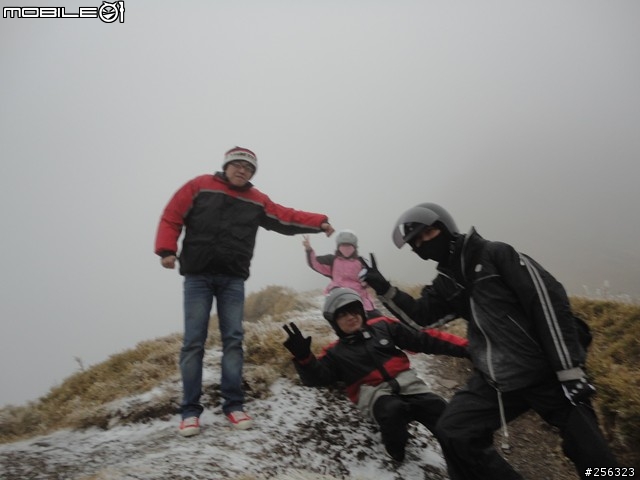 圓一群熱血青年的夢，12/11~12/12，武嶺巧遇雪景二日遊。