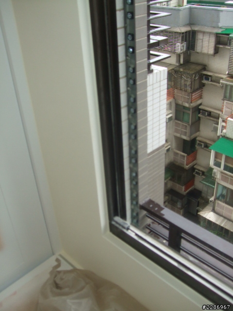 社區禁鐵窗 隱形鐵窗保護兒童安全
