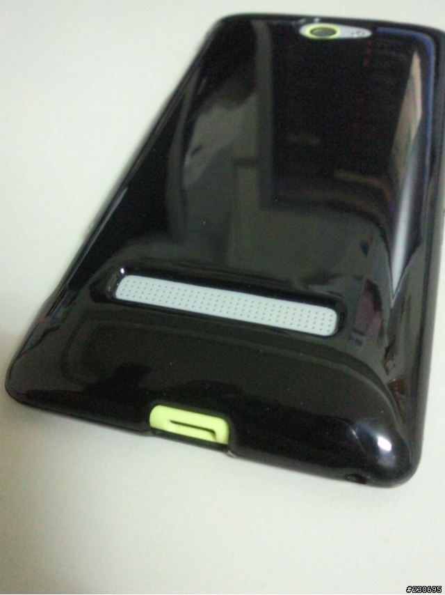 [12/29 更新][ 圖文開箱 ] HTC 8S Windows Phone 8 灰黃跳色 顛覆已往手機配色 [12/29 SKYPE預覽版]