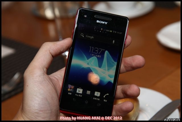 【SONY Xperia V LT25i】影音再進化！美型防水S4雙核體驗