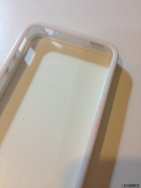 SGP iPhone 4 / 4S Case Neo Hybrid 2S Snow  白內框染色問題