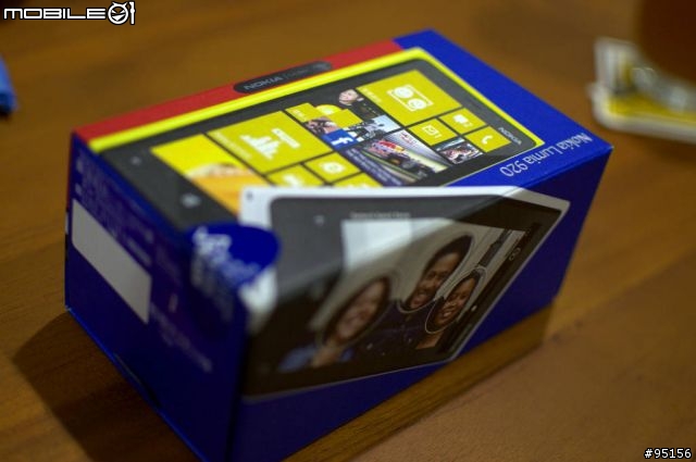 Nokia Lumia 920黑 簡單外在開箱