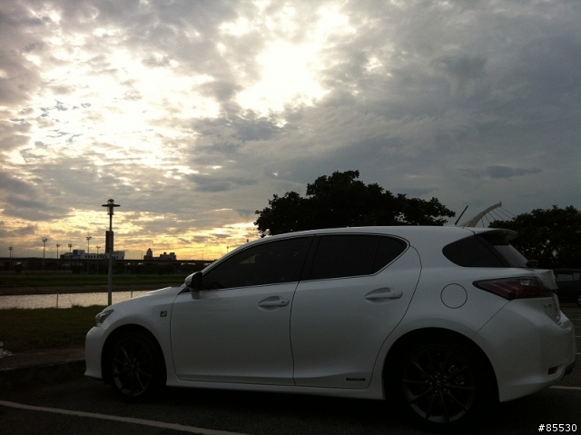 [開箱] Lexus CT200h 我的小開箱 (12/31 更新照片, 圖多)