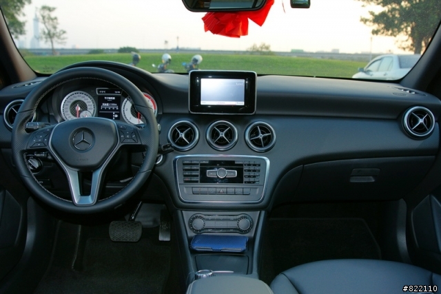 沒箱可拆的開箱~~M-BENZ A200 CDI