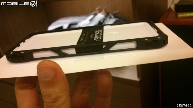 Sector 5 for Iphone5銀黑兩款簡易分享（已增加黑殼配黑iPHONE圖）