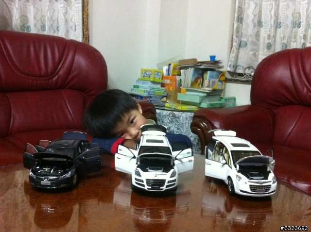 看到車友秀帥氣的警用模型車 我也讓死忠的小粉絲show一下