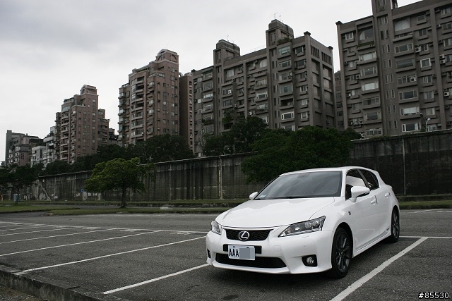 [開箱] Lexus CT200h 我的小開箱 (12/31 更新照片, 圖多)