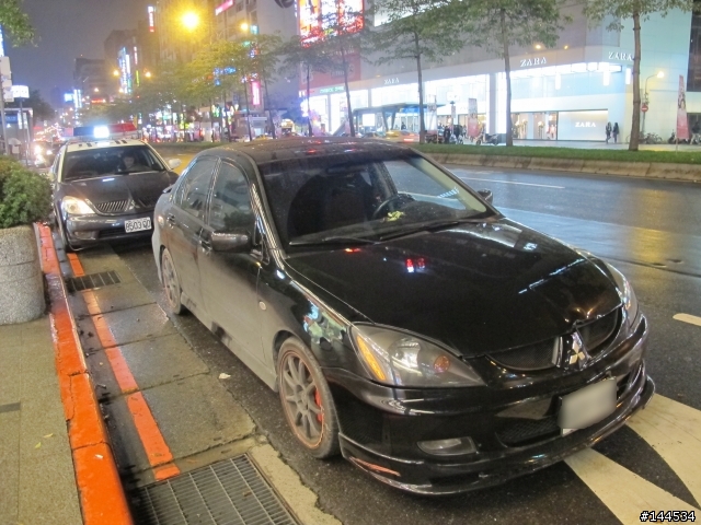 剛剛在路邊暫停被撞