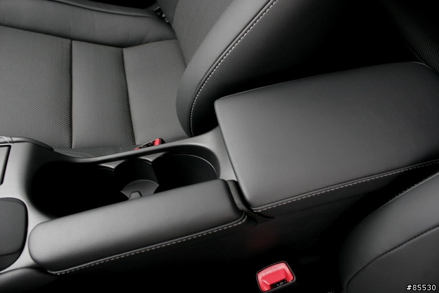 [開箱] Lexus CT200h 我的小開箱 (12/31 更新照片, 圖多)