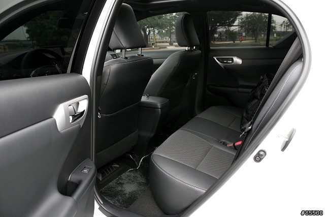 [開箱] Lexus CT200h 我的小開箱 (12/31 更新照片, 圖多)