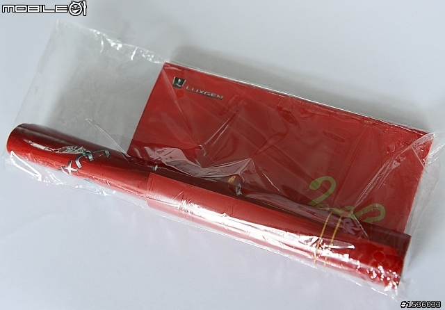 陌生人，如果你喜歡親吻陳年舊物的話，你就親我的屁股好了，它比那件舊衣服還要老十六年！