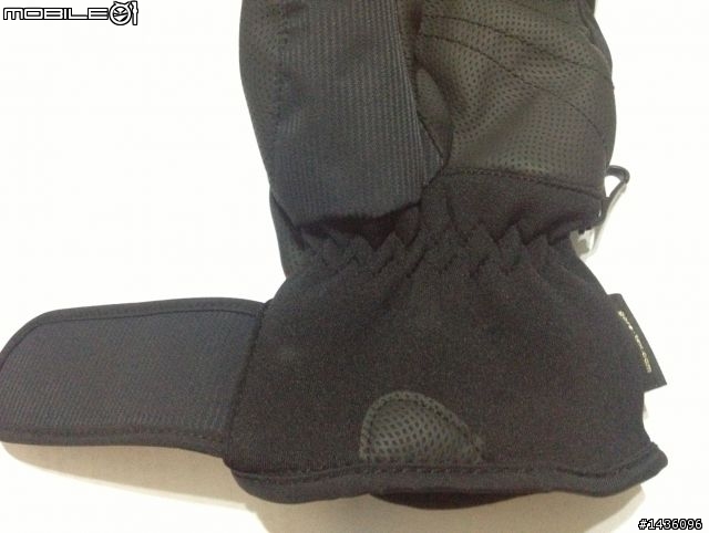 【開箱】ZIENER Primaloft+GTX 防水保暖手套
