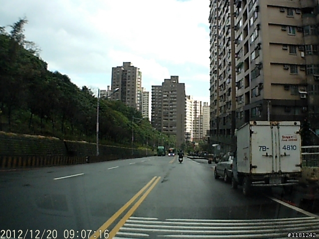 住基隆不錯，停紅線+消防栓旁8天是OK的->第10天晚上終於消失了