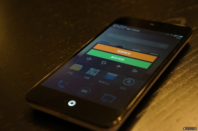 『開箱』 01首發！號稱全球最窄3.15mm邊框 魅族MEIZU MX2 與落漆的iPhone5 Black （更新了）