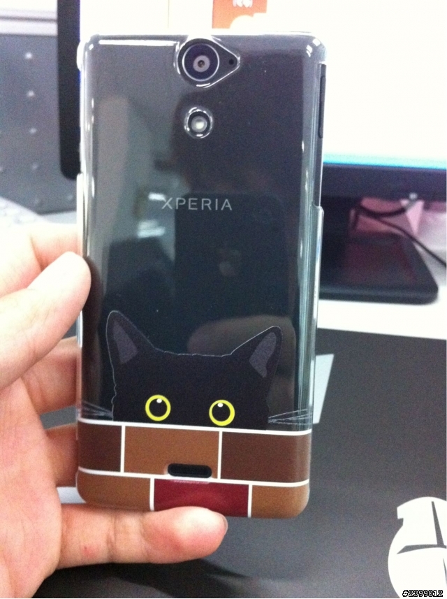 Xperia V 的透明殼到手~~~