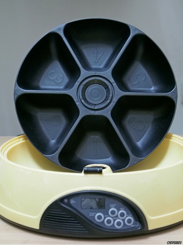 [開箱] 聖誕禮物之PF-18自動寵物餵食器