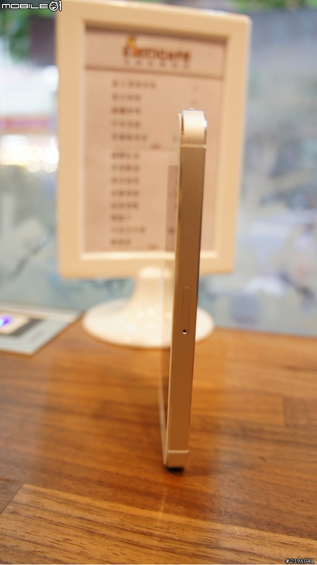 iphone5 白色 台灣版 開箱~ 全台第一篇！