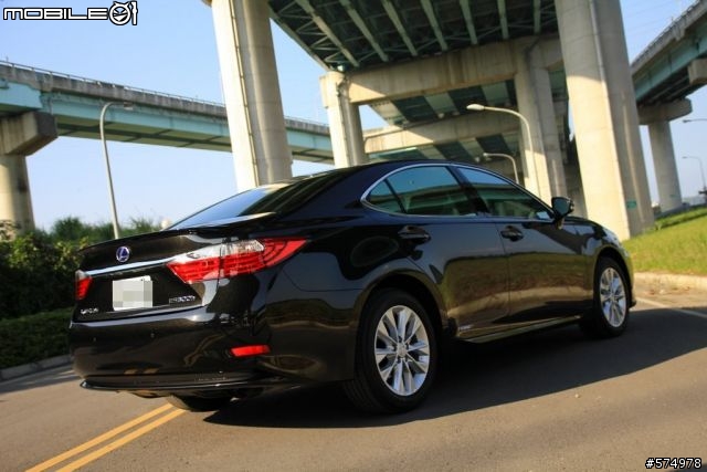 [開箱] LEXUS ES300h 豪華版 星耀黑 圖多慎入
