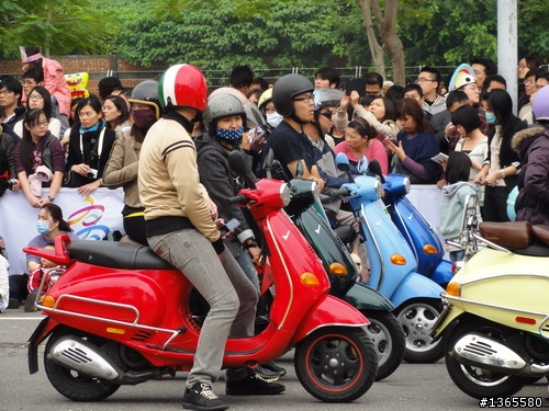 2012夢時代遊行裡的Vespa